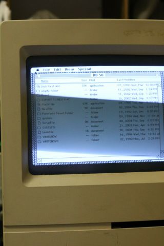 Apple Macintosh Classic Model M1420,  Vintage 1991 Computer.  TURNS ON 3