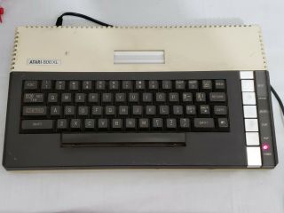 Atari 800xl Computer Keyboard No Cords Powers On (read)