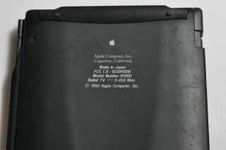 Apple Newton MessagePad H1000 (1993),  powers on 2