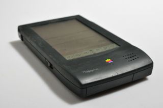 Apple Newton MessagePad H1000 (1993),  powers on 3