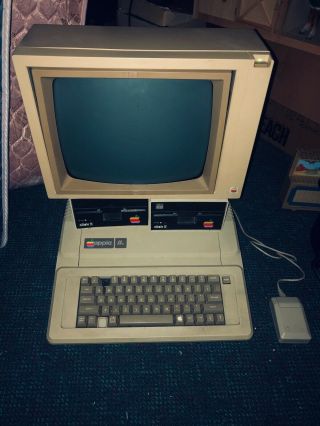 Apple Iie (2e) Computer With Monitor,  Duo Disk Drive Software And Mouse
