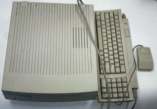 Vintage Apple Macintosh Iisi Computer M0360 Powers On W/ Keyboard And Mouse