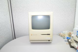 Vintage Apple Macintosh Plus Desktop Computer - M0001a Q71