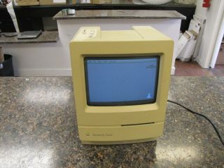Vintage Apple Macintosh Classic Model M0420 Personal Computer - 2mb 20mb 6.  0.  1