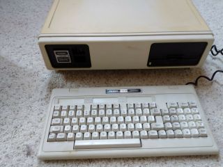 Vintage Tandy Trs - 80 Model 2000 Personal Computer,  Powers On,  Keyboard