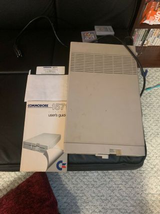 Commodore 1571 External 5.  25 " Floppy Disk Drive Powers Up