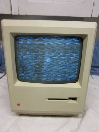 Vintage Apple Macintosh 512k Computer - M0001w Powers Up