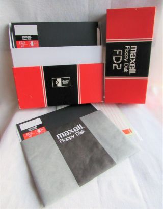 Maxell Fd2 - Xd - 8 Inch Double Sided Floppy Disk - 9 Disc - Open