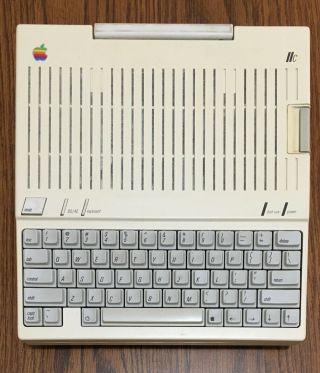 Apple Iic Computer A2s4100 - But With Bad Drive.