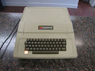 Vintage 1979 Apple Ii Plus Computer A2s1048 - Made In Usa - Boots