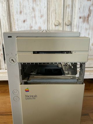 Vintage Apple Macintosh Quadra 950 - 2