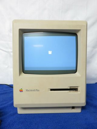 Vintage Apple Macintosh Plus Desktop Computer M0001a Powers On (unit 4)