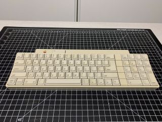Apple Desktop Bus Keyboard.  A9m0330 825 - 1302 - B.  No Cord.