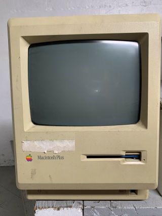 Vintage Apple Macintosh Plus Desktop Computer - M0001a Powers On