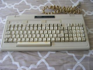Vintage Tandy 1000 Personal Computer Keyboard