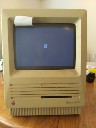 1986 Apple Macintosh Se 1mb Ram,  800k Drive,  20sc Hard Disk,