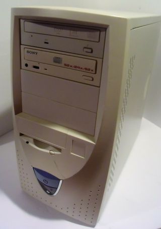Vintage Custom Build Desktop Pc (intel Pentium 4 2.  4ghz 1gb No Hdd)