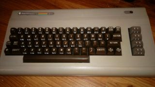 Commodore 64 tested/works w/original box/cords/book/ SN P5887522 2