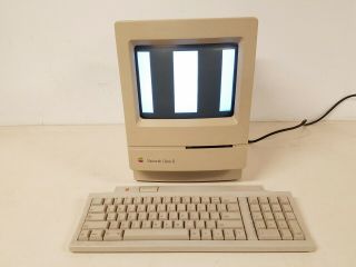 Apple Macintosh Classic Ii & Apple Keyboard 2 Computer M4150 1991 (powers Up)