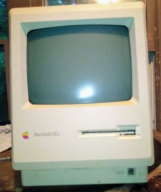 Vintage Apple Macintosh Plus Computer - M0001w