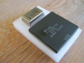 Commodore Amiga Fat Agnus Chip 8375 Pal 318069 - 10,  With Crystal Oscillator
