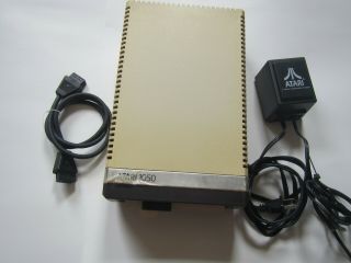 Atari 1050 5.  25 " Floppy Disk Drive With Power Supply,  Io Serial Cable Powers Up