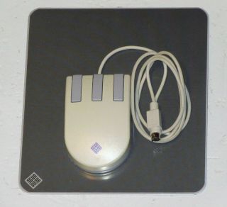 Sun 3 - Button Optical Mouse 370 - 1398,  Reflective Grid Mouse Pad