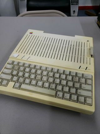 Apple Iic Computer With W/ Word Attack Data Disk A294000