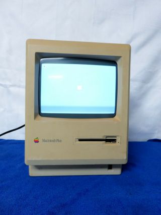 Vintage Apple Macintosh Plus Desktop Computer M0001a Powers On (unit1)