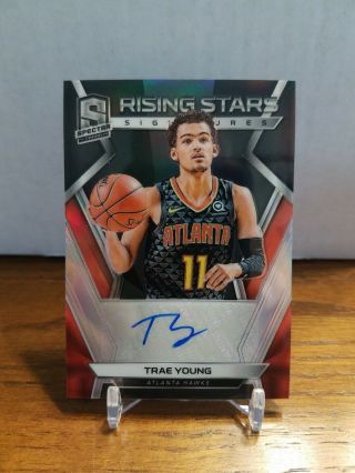 Trae Young 2018 - 19 Spectra Auto Rising Stars 12/75 Hawks