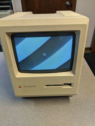 Vintage Apple Macintosh Plus 1mb M0001a Computer Powers On