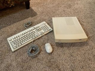 Vintage Apple Macintosh Performa 475 Series Pc With Mouse And Keyboard