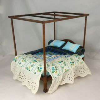 Miniature dollhouse four poster canopy bed,  quilt,  bedding,  1:12,  vintage estate 3