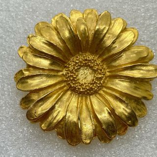 Vintage Daisy Flower Brooch Pin Pendant Gold Tone Costume Jewelry