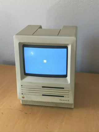 Vintage Apple Macintosh Se Model M5010 W/ 1mb Ram & Two 800k 3.  5 " Floppy Drives