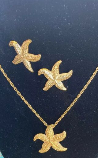 Vintage Avon Gold Tone Starfish Necklace & Small Matching Earrings 1987