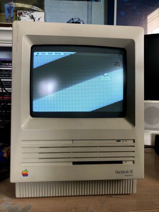 Vintage Apple Macintosh Se Desktop Computer - M5011 For Parts/repair