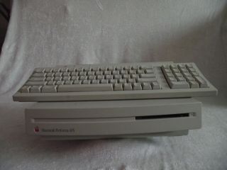 Vintage Apple Macintosh Performa 405 Bcgm1700 Computer Plus Keyboard