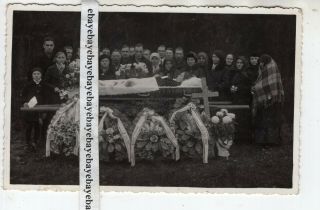 1920 - S Lady Post Mortem Open Coffin Flowers Cross People Vintage Photograph