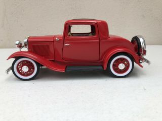 Vintage Diecast - - 1932 Ford 3 Window Coupe - - 1/18 Scale - - Nib - - Road Legends