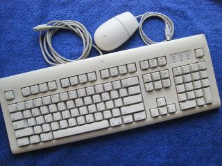Appledesign Keyboard M2980 & Apple Desktop Bus Mouse Ii M2706 |
