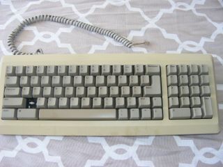 Apple Keyboard For Macintosh Mac Plus With Cable - M0110a