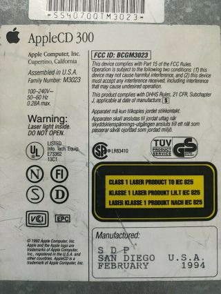 Apple CD 300 External CD - ROM Drive 2