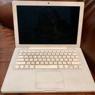 2006 White Apple A1181 Macbook 13.  3 Laptop No Hard Drive Parts / Case / Keyboard