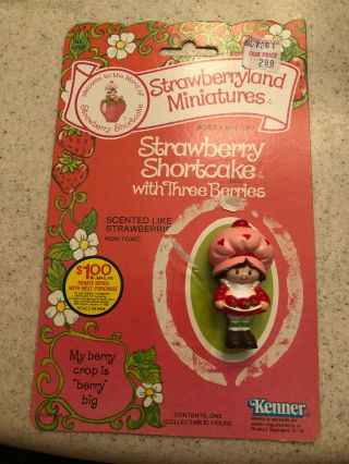 Strawberry Shortcake Strawberryland Miniatures Pvc With Three Berries W/card