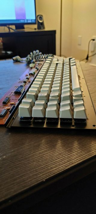 Vintage Sanyo MBC - 885 (Fujitsu Leaf Spring Switch) Keyboard No Case 3