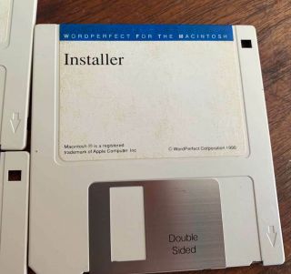 Vintage Macintosh WORDPERFECT 2.  0 Software - 3.  5 Floppy Disks from 1990 2