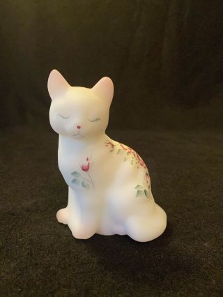 Vtg Fenton Art Glass White Frost Pink Tip Kitty Cat Figurine Hand Painted Roses