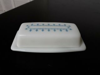 Vtg Pyrex White W/ Blue Garland Snowflake Covered Butter Dish Made Usa