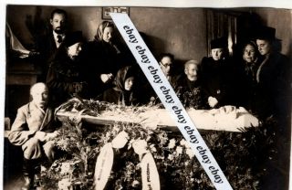 1920 - S Lady Post Mortem Open Coffin People In Black Vintage Antique Photo